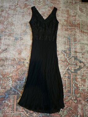 Vintage Elegant Black Lace V-Neck Women’s Nightgown